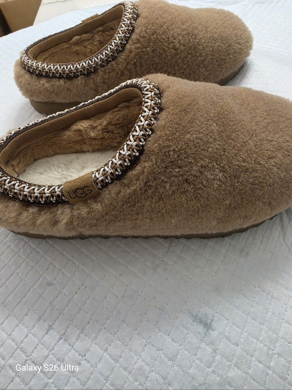 Used Gently UGG Women’s Cozy Shearling Slip-On Slippers — Chestnut Brown